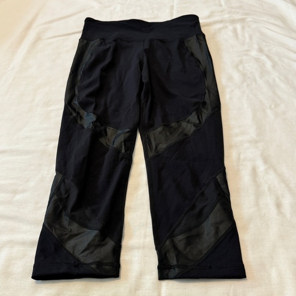 Sweaty Betty Small The Power Black Crop Leggings w/ Mesh Detail - Picture 2 of 9